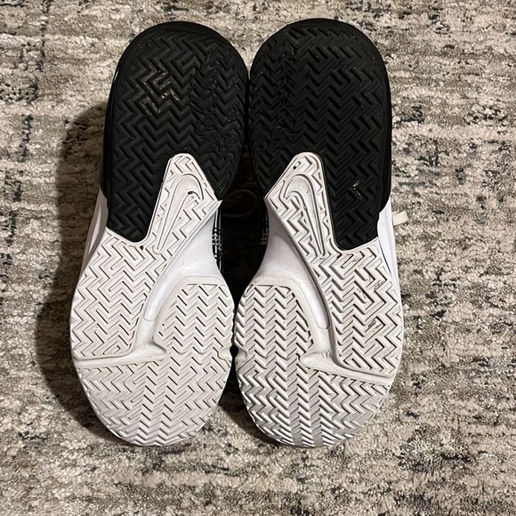 LeBron Witness 6 White Persian Violet Basketball Shoes - Picture 6 of 6